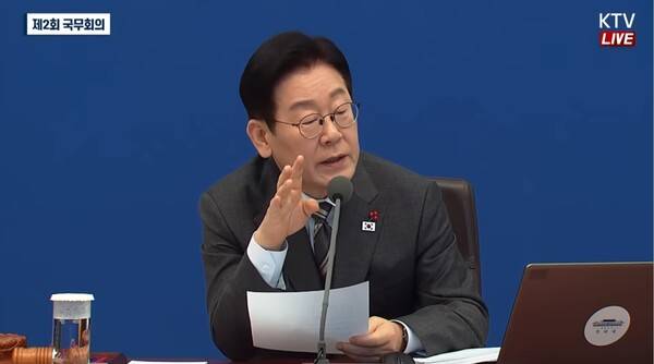 ▲이재명 대통령이 지난 20일 국무회의에서 종편 등 방송사에 표현의 자유가 무한대로 허용되는 건 안 된다라고 비판하고 있다. 사진=KTV 영상 갈무리