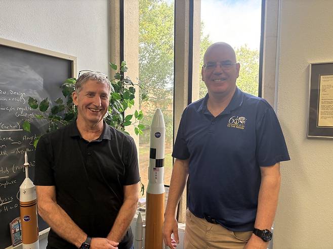 마크 저니건 라이스대 집행이사(왼쪽)와 데이비드 알렉산더 라이스대 우주연구소장  휴스턴 원호섭 특파원