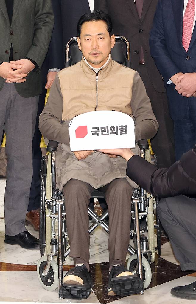 지난 22일 단식으로 인한 건강 악화로 병원으로 이송되기 전 발언하고 있는 장동혁 국민의힘 대표. 연합뉴스