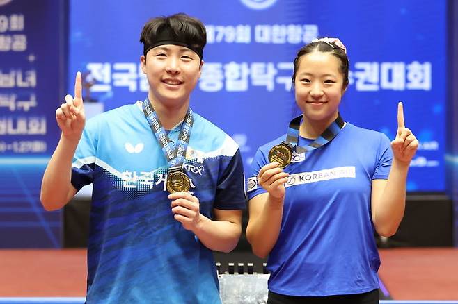 탁구 간판 신유빈, 종합선수권 혼복·단체전 우승 '2관왕'(종합2보)