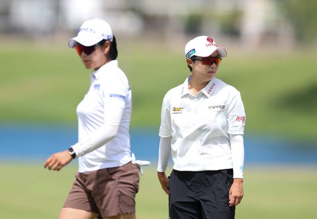 동반 라운드를 하고 있는 김아림(왼쪽)과 김효주. 사진 제공=대홍기획