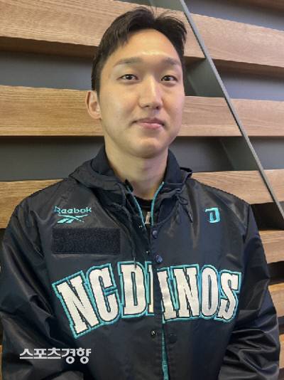 NC 구창모가 24일 인천공항에서 인터뷰하고 있다.  인천공항 | 김하진 기자