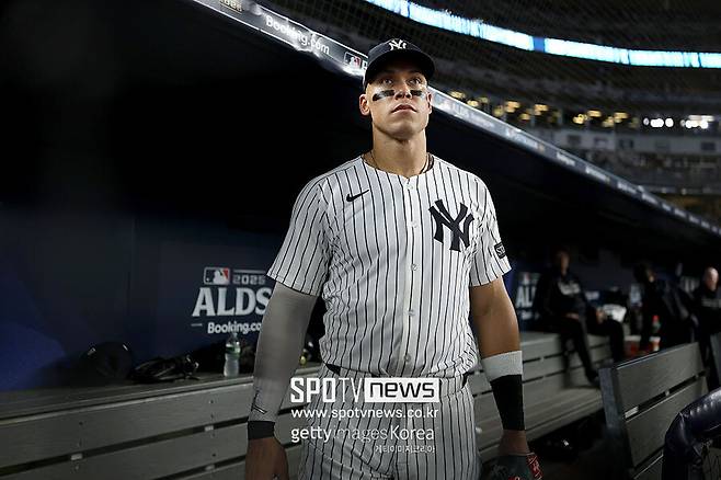 이쯤되면 저지는 사기를 당한 것인가… 계약 파기할 수도 없고, 3년만 늦게 태어났어도