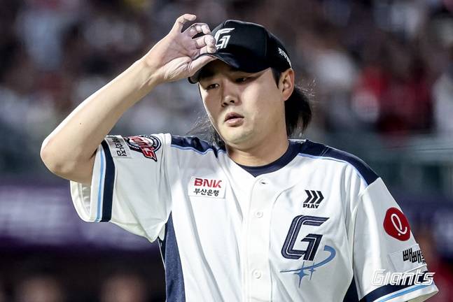 '캠프 출국 직전 이혼설' 롯데 정철원, 말없이 공항 떠났다... 구단도 예의주시