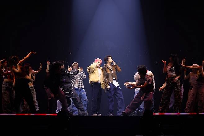 세븐틴 에스쿱스X민규, 2만 6000 관객과 'HYPE VIBES'..라이브 파티 성공적 포문