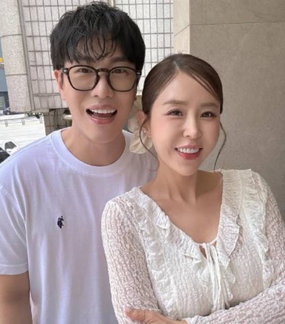 문원(왼쪽)과 신지 /사진=신지 SNS