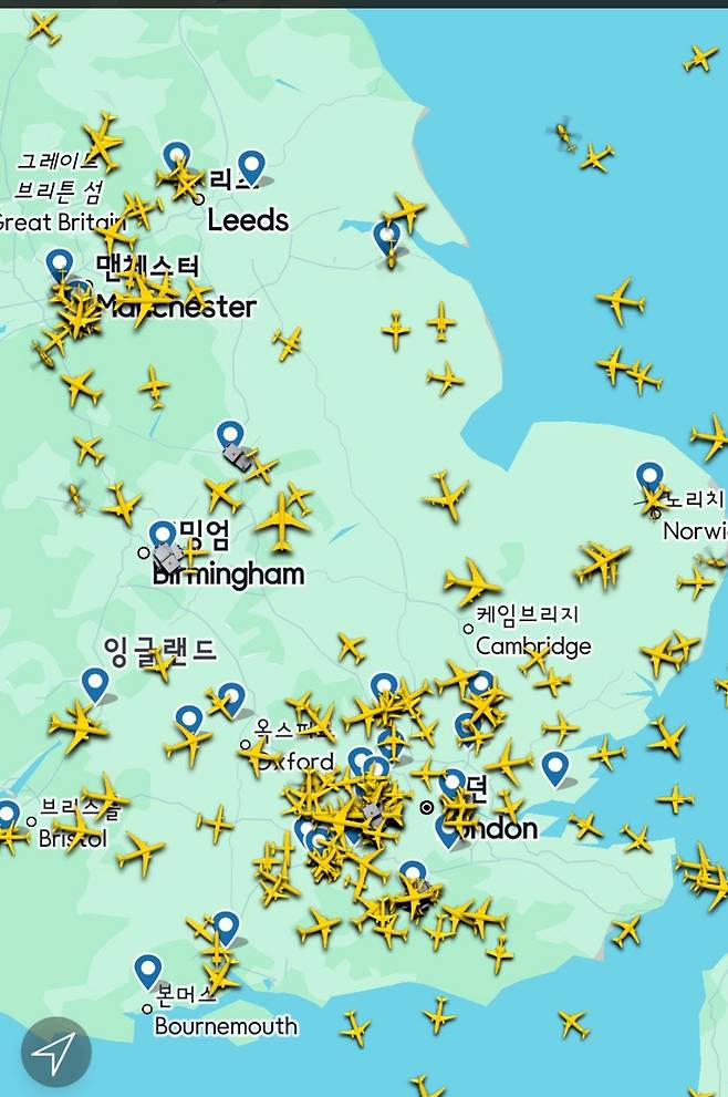 ▲ 영국 런던 상공 비행 현황&nbsp;/ FlightRadar24 앱 캡처.