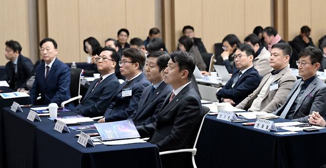 2026 중부권 초광역 RISE 포럼 참석자들이 발표를 듣고 있다. 이성희 기자