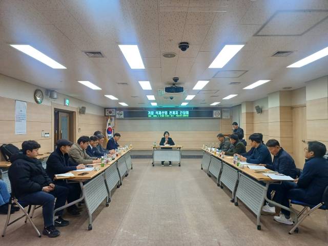 27일 경남 거창군청 중회의실에서 '거창 화강석 산업 활성화를 위한 간담회'가 열렸다. 거창군 제공