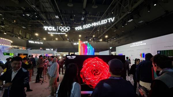 TCL은 다양한 크기의 SQD(슈퍼 퀀텀닷) 미니 LED 라인업을 대거 전시했다. / 이선율 기자