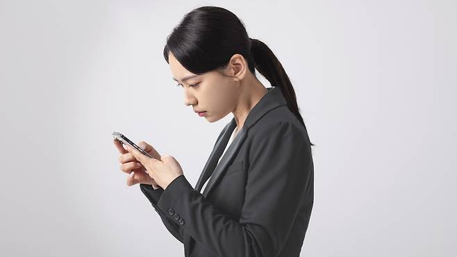 치료 후에도 잘못된 자세가 지속되면 통증은 재발할 수 있다 | 출처: 클립아트코리아