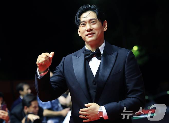 [단독] 유태오, 감독도 잘하네…박찬욱·봉준호와 美 MoMA서 연출작 상영