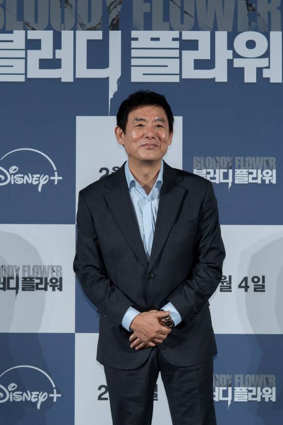 '블러디 플라워' 성동일 팔자에도 없는 고학력자 연기 힘들어