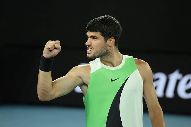 알카라스, 드 미노 꺾고 호주오픈 생애 첫 4강 진출...커리어 그랜드슬램 달성 임박