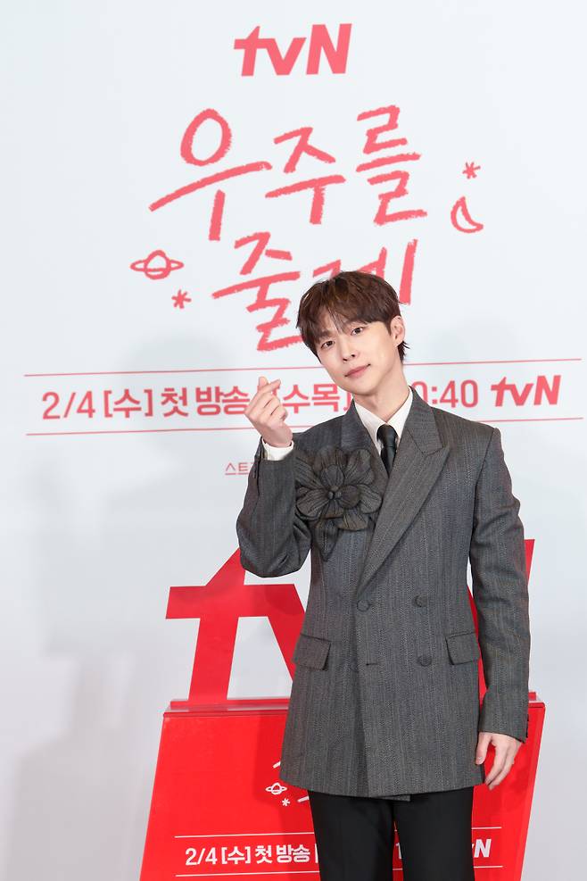 ‘우주를 줄게’ 배인혁, 사진작가로 변신... “툴툴거리고 까칠해”