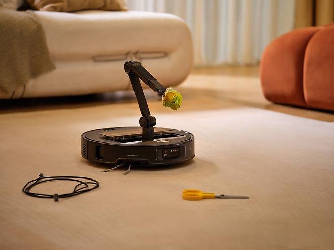 로보락은 지난해 5월 세계 최초로 5축 로봇 팔을 탑재한 ‘사로스 Z70’을 선보이며 로봇청소기 시장에서 다시 한번 존재감을 드러냈다. 사진 로보락