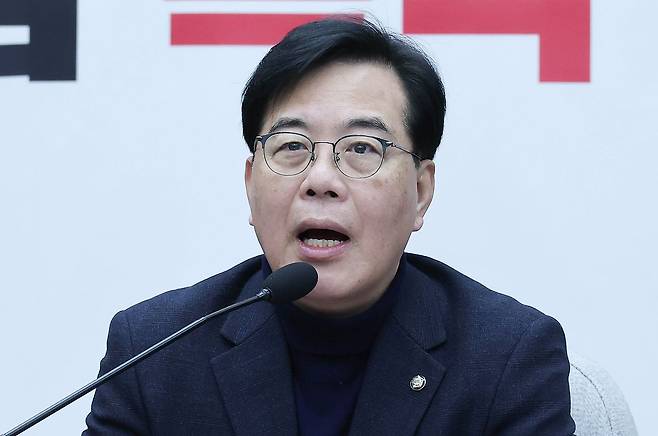 송언석 국민의힘 원내대표가 27일 오전 국회에서 열린 원내대책회의에서 발언하고 있다. 임현동 기자/20260127