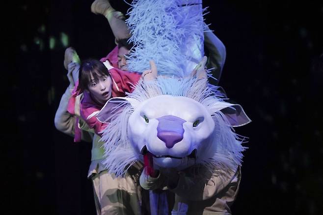 연극 ‘센과 치히로의 행방불명’   (c)TOHO Theatrical Dept