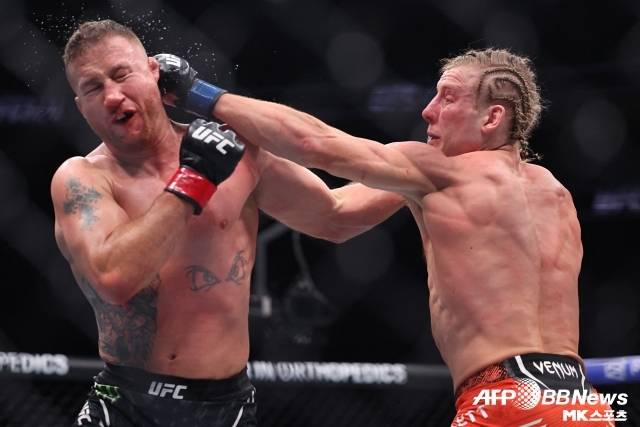 핌블렛도 대단했다. 5라운드 내내 ‘영국 좀비’다운 모습을 보이며 게이치를 고전케 했다. 사진(라스베거스 미국)=AFPBBNews=News1