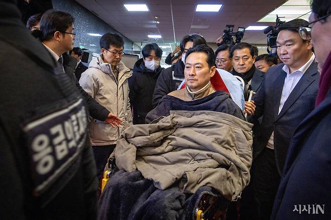 단식 8일차에 병원으로 이송되는 장동혁 국민의힘 대표. ⓒ시사IN 박미소