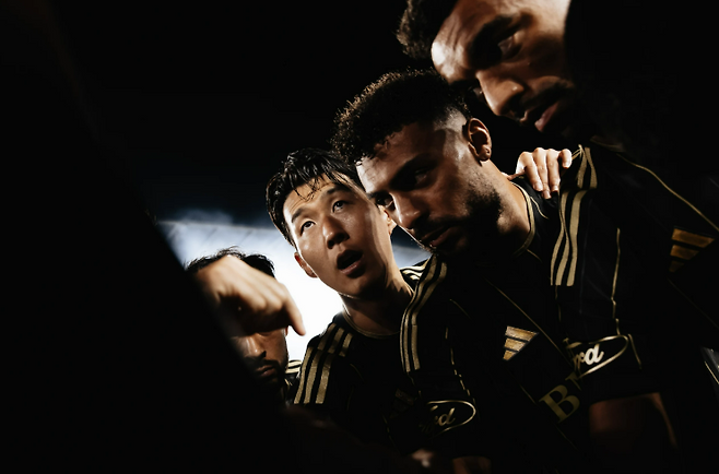 ▲ 역대 두 번째 MLS컵 우승과 5시즌 연속 서부 4위 입성·플레이오프 준결승행이다. 최근 4년간 이 모든 조건을 충족한 팀은 LAFC가 유일하다. 흥부 듀오 시즌 2에 대한 기대가 커지는 이유는 명료하다. 손흥민이 이번에는 완전한 프리시즌을 소화하며 부앙가와 새 사령탑 마르크 도스 산투스 감독, 그리고 팀 전체와 호흡을 맞추기 때문이다. ⓒ LAFC