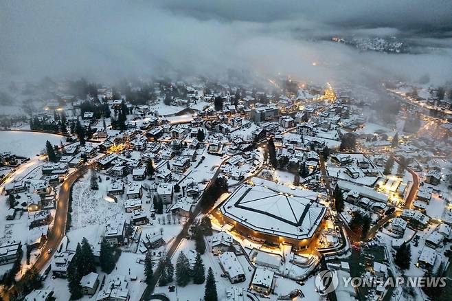 이탈리아 북부 코르티나담페초의 컬링 경기장 주변 전경 [AFP=연합뉴스]