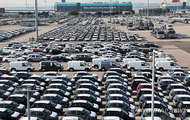 평택항에서 수출 대기 중인 자동차 [연합뉴스 자료사진]
