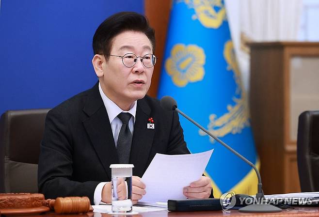 이재명 대통령, 국무회의 발언 (서울=연합뉴스) 한상균 기자 = 이재명 대통령이 27일 청와대에서 열린 국무회의에서 발언하고 있다. 2026.1.27 [청와대통신사진기자단] xyz@yna.co.kr