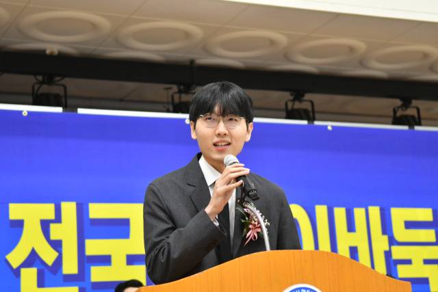 ‘제1회 신진서배 전국 어린이 바둑대회’에서 인사말을 하는 신진서 9단. 한국기원 제공