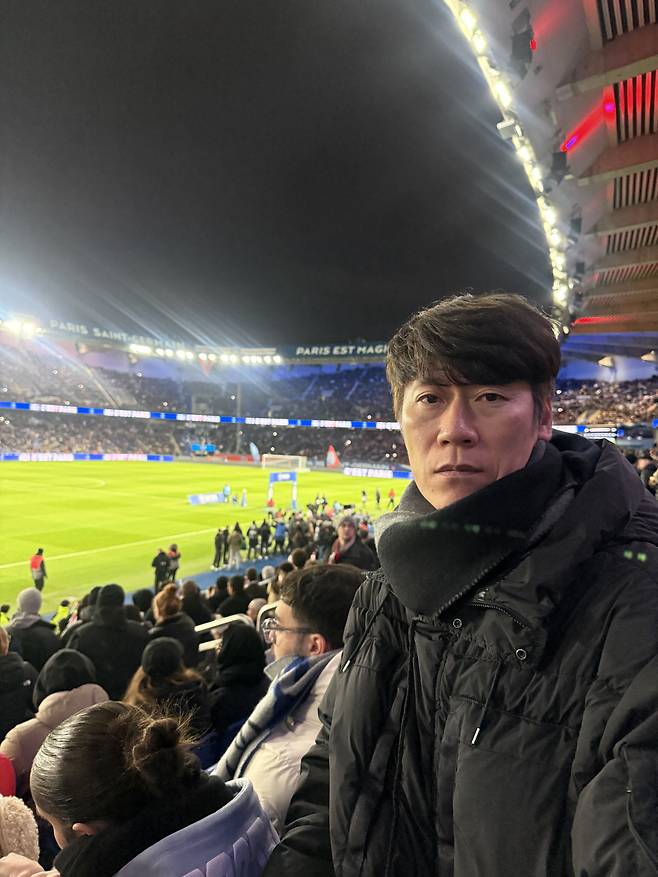 PSG 압박 장난 아니더라'더 예리해질 준비' 다시 일어선 '샤프' 김은중 감독, 조용히 '유럽행'...PSG-맨시티-바이에른 경기 관전