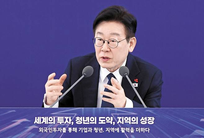 이재명 대통령이 28일 청와대 본관에서 열린 ‘모두의 성장, 외국인투자기업 간담회’에서 발언하고 있다. 청와대사진기자단