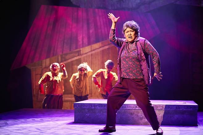 뮤지컬 '오지게 재밌는 가시나들'의 한 장면./사진=라이브