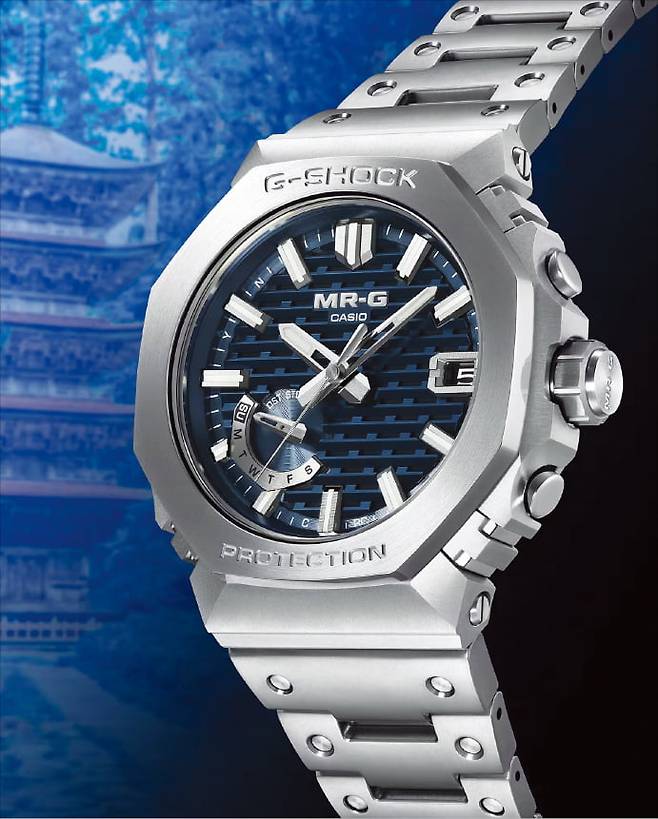 G-SHOCK이 브랜드 최상위 플래그십 라인 MR-G의 일환으로 선보인 신제품 ‘MRG-B2100D-2ADR’.  G-SHOCK 제공