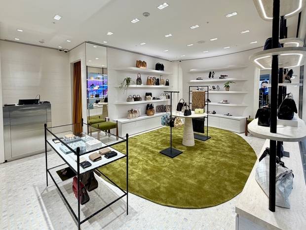 리뉴얼 오픈한 롯데면세점 명동본점 토리버치 매장. 사진 제공=롯데면세점.