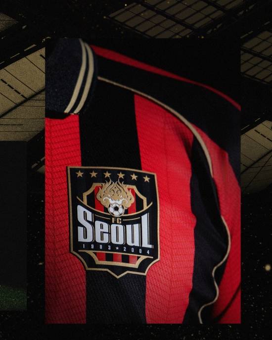 가슴 위에 새긴 자부심→별이 여섯 개…FC서울, 2026시즌 유니폼 'Golden Stars' 발표 [오피셜]
