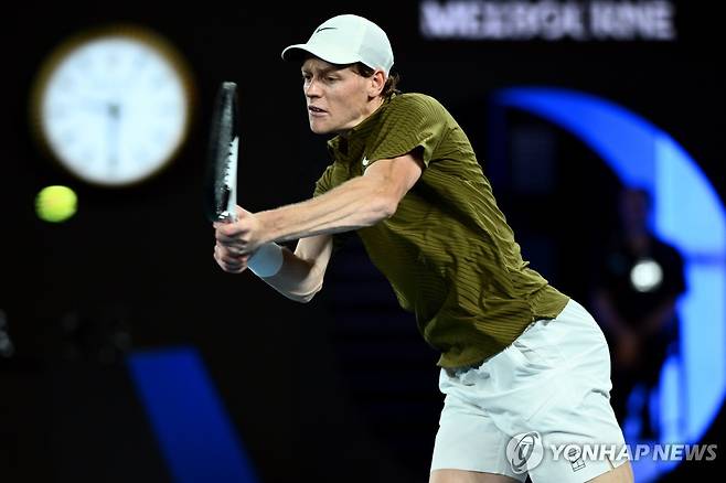 리턴하는 신네르 [EPA=연합뉴스]