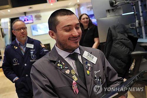 뉴욕증권거래소의 트레이더 [AFP 연합뉴스 자료사진. 재판매 및 DB 금지]