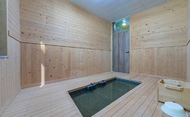 전남 함평 돌머리해수찜치유센터 실내. /함평군 제공