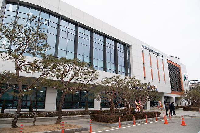 ▲ 25년 만에 새롭게 단장한 인동도서관