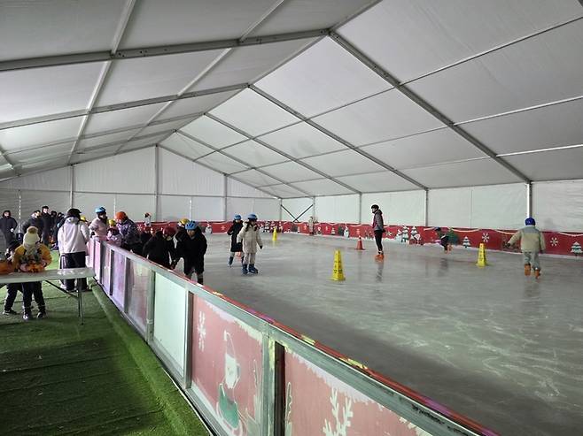 ▲ 도심 속 겨울 놀이터 스케이트장