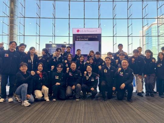 지난해 12월 30일 서울 강남 코엑스에서 열린 과학기술정보통신부 주관 독자 AI 파운데이션 모델 1차 발표회에 참가한 K-엑사원 컨소시엄. /사진=LG
