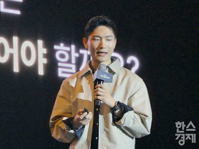 김요섭 잡코리아 CTO가 29일 오전 서울 삼성동 그랜드 인터컨티넨탈 서울 파르나스에서 진행된 잡코리아 창립 30주년 기념 컨퍼런스 '잡코리아 더 리부트(JOBKOREA THE REBOOT)' 현장에서 향후 서비스 발전 방향을 소개하고 있다./김종효 기자