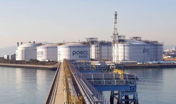 지난해 LNG 직수입사의 수입량은 전년대비 1.7% 증가한 1244만톤을 기록했다. 이는 2025년&nbsp;국내 LNG 총 수입량 4672만톤 중 26%에 해당하는 양이다. (사진은 포스코인터내셔널의 광양LNG터미널 전경)