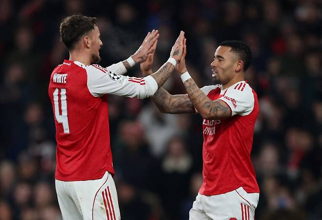 기뻐하는 아스널 선수들. 로이터연합뉴스