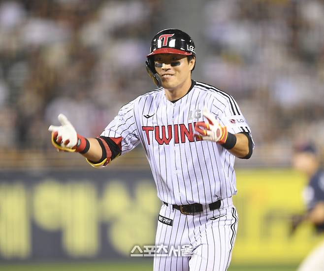 LG 천성호가 20일 서울 잠실구장에서 열린 2025 KBO리그 롯데와 경기 7회말 1사1루 우전안타를 친 후 세리머니를 하고 있다. 잠실 | 최승섭기자 thunder@sportsseoul.com