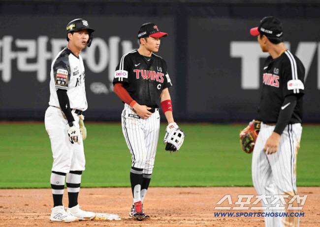 배정대가 시도한 '2루 직진' 금단의 주루, 결국 막혔다 → KBO 주루의 본질 훼손하는 플레이
