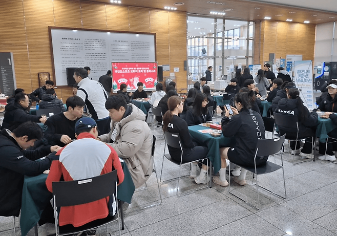 진천선수촌에서 국가대표 대상으로 열린 브리지 강습회.