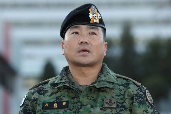 계엄 당시 국회에 투입됐던 육군 특수전사령부 예하 707특수임무단의 김현태(대령) 단장이 서울 용산구 전쟁기념관 앞에서 기자회견을 하고 있다.