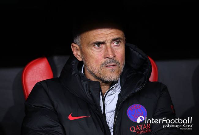 '최악의 상황' 이강인 쓰지도 않으며 벤치 앉히는 엔리케, PSG와 재계약 유력