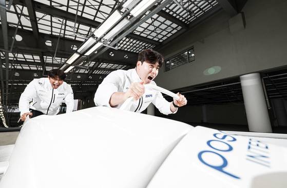 한국 봅슬레이의 메달은 파일럿 김진수(오른쪽)의 활약에 달렸다고 봐도 무방하다. 중앙포토